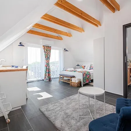 Papoula Vendeghaz * Tihany