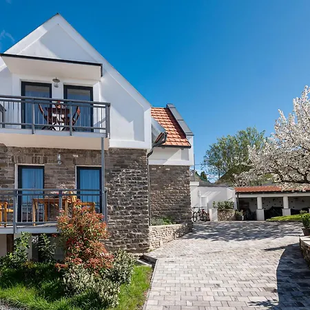 Papoula Vendeghaz * Tihany