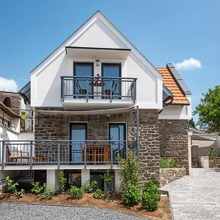 Papoula Vendeghaz * Tihany