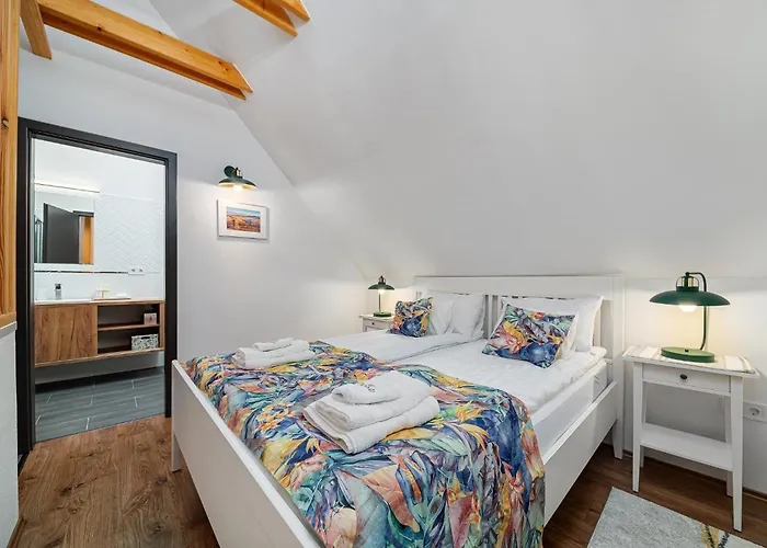 Papoula Vendeghaz * טיהאני